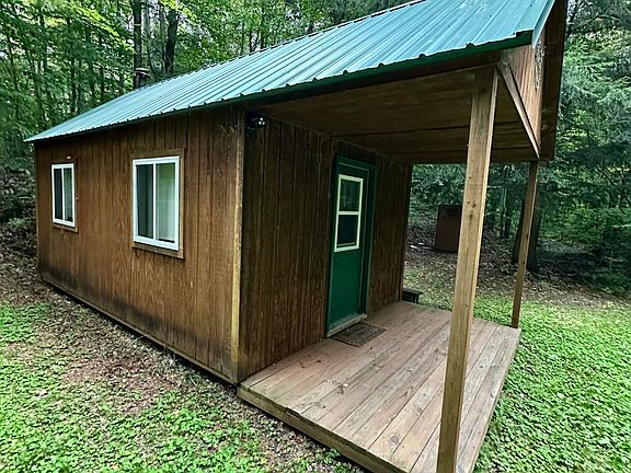 4th image of 20442 Pinewood Dr