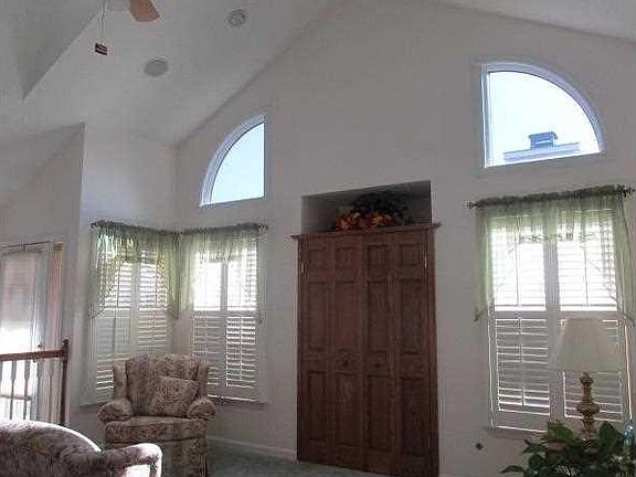 3rd image of 1404 Hunt Club Dr