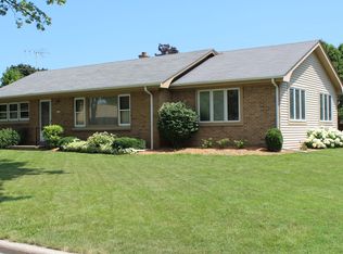 3142 N Knoll Blvd, Wauwatosa, WI 53222