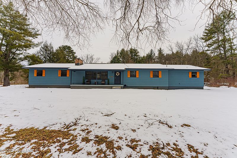 3rd image of 128 Paradise Point Road