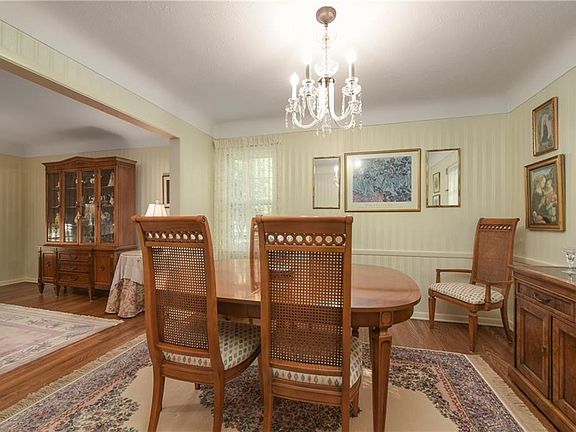 5th image of 905 Eastlawn Dr