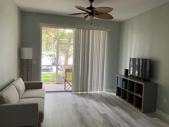 7801 Point Meadows Dr, Jacksonville, FL 32256