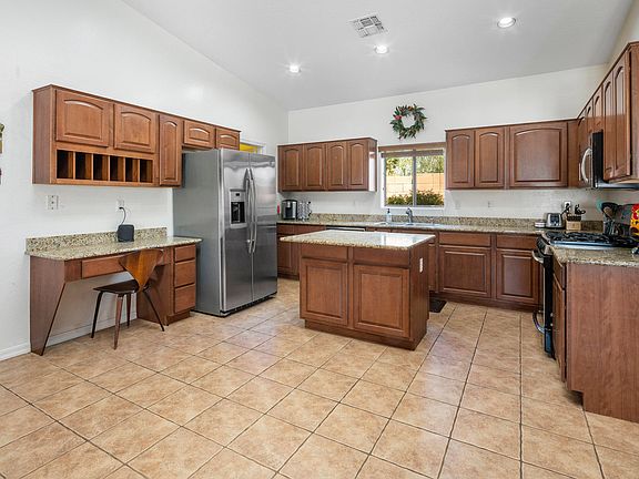4th image of 1842 E Anderson Dr