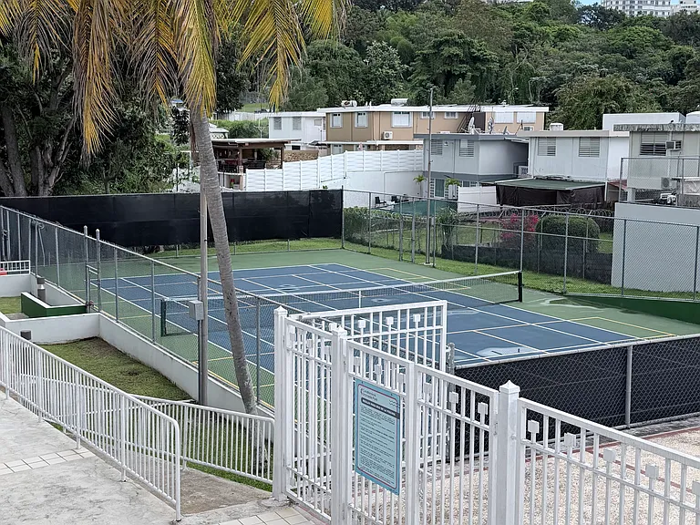 100 Marginal Martinez Nadal Granada Park — Photo 22