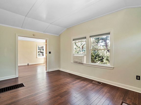 5th image of 6176 Moraga Ave