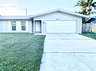 9957 Dogwood Ave, Palm Beach Gardens, FL 33410