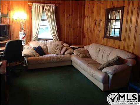 3rd image of 65 Dahlia Ln