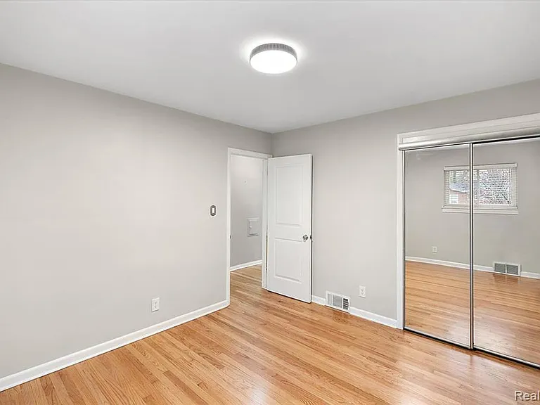 16996 Marguerite St — Photo 19