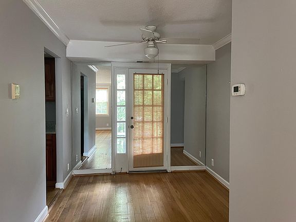 4th image of 2965 S Columbus St