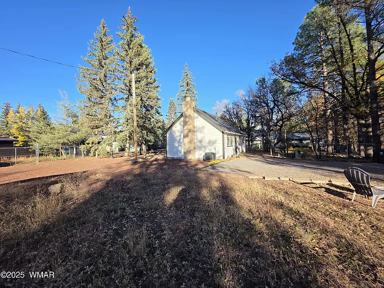 1468 W Walnut Ln — Photo 3