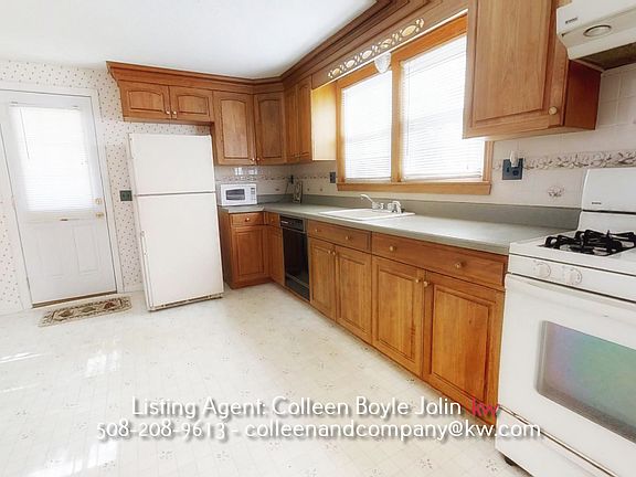 4th image of 29 Harriette St N