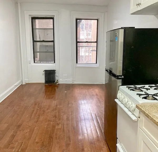 424 E 14th St #3B — Photo 1