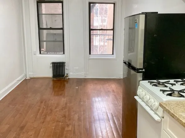 424 East 14th Street image 1 of 3