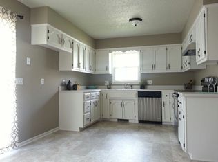 906 Walnut St, Kearney, MO 64060