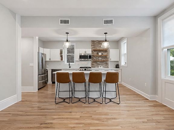 3rd image of 161 Nesbit St #2
