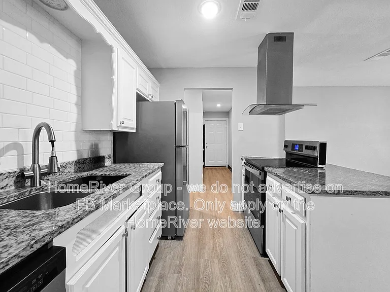 807 W Smith St — Photo 9