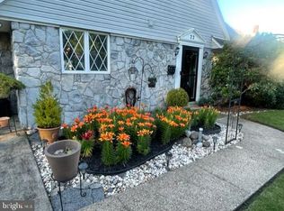 22 Northcourt Ln, Levittown, PA