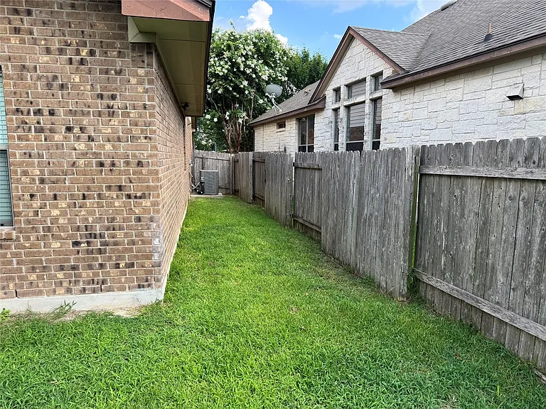 112 Latitude Ln — Photo 10