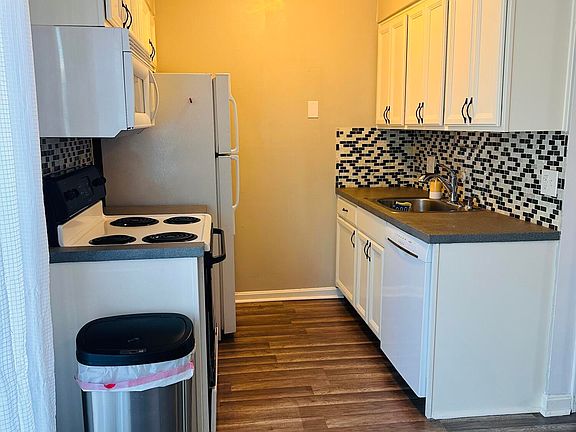 3rd image of 1926 Goldsmith Ln Unit 65