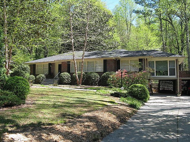 2nd image of 1415 N Amanda Cir NE