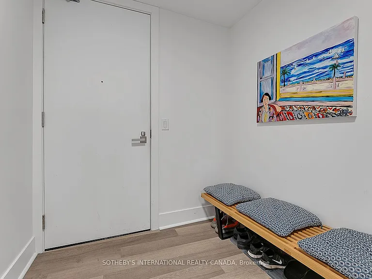 32 Davenport Rd #315 — Photo 2