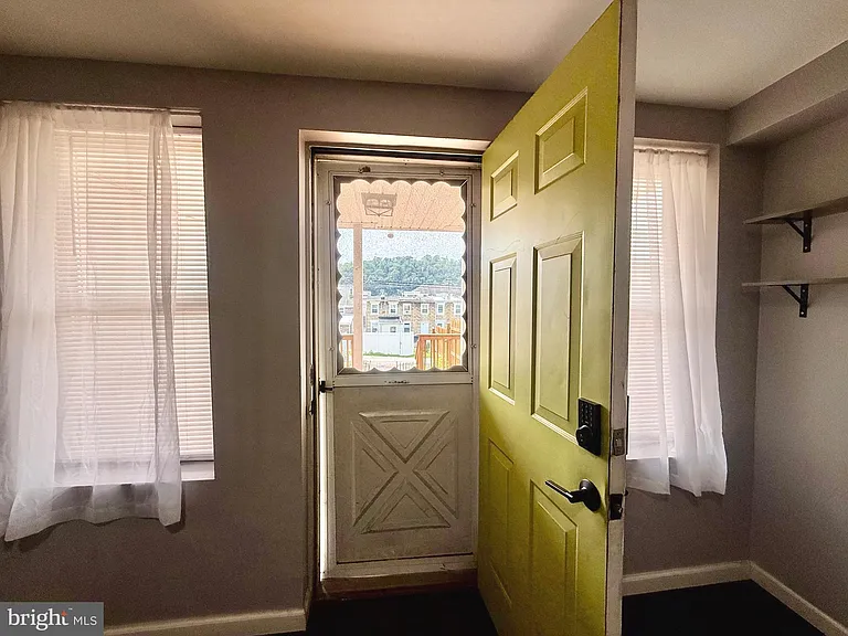 367 E Hector St — Photo 27