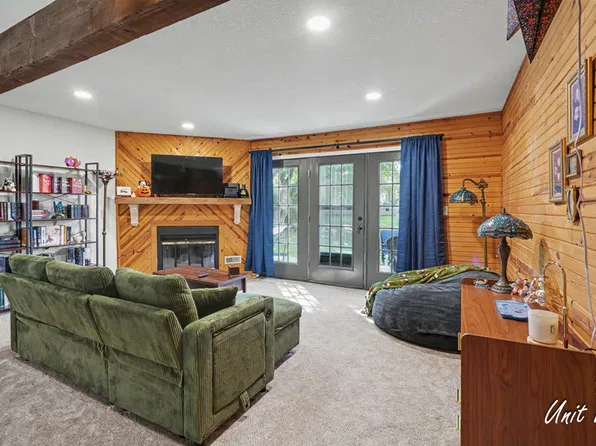 2901 University Dr APT A, Lawrence, KS 66049