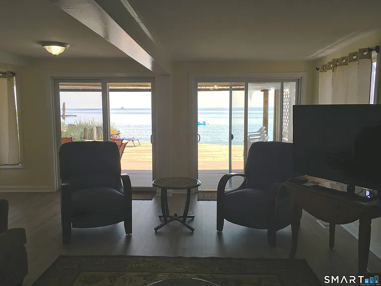 989 Fairfield Beach Rd — Photo 10