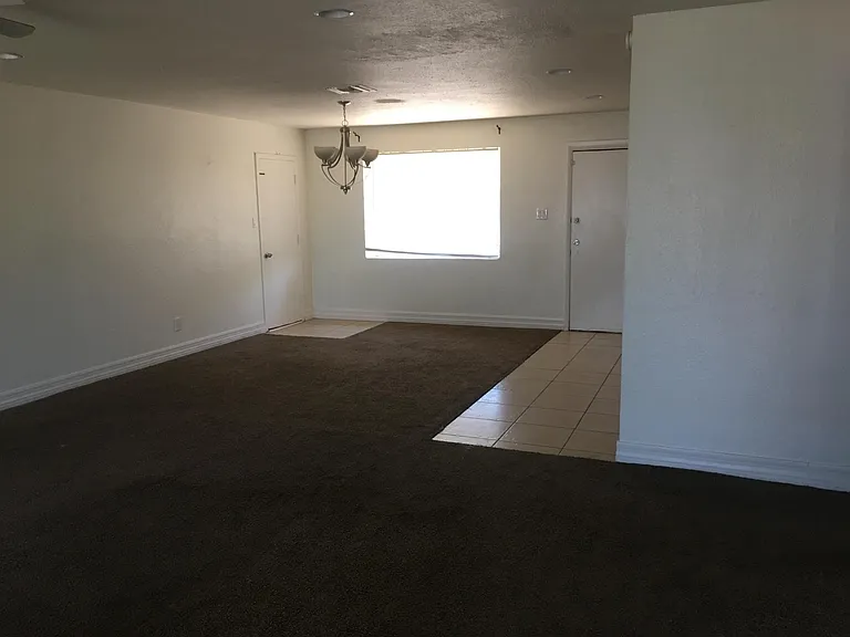 3113 N 43rd Dr — Photo 5