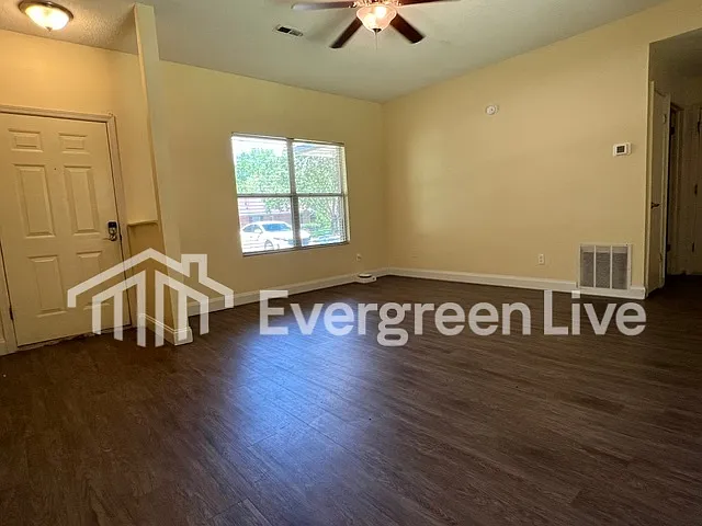 105 Viola Ct — Photo 3