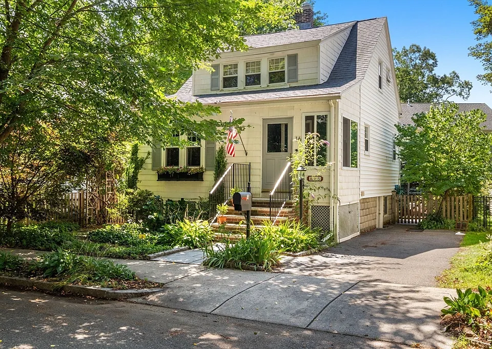 16 Longfellow Rd