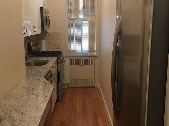 5th image of 45 Sutton Pl S APT 3O