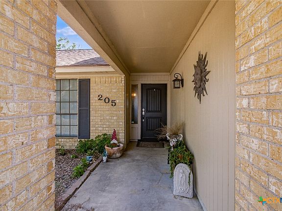 3rd image of 205 Pecos Dr