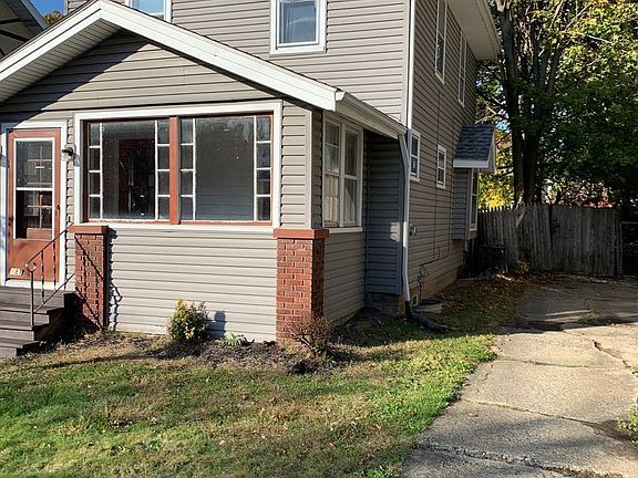 2nd image of 187 E Mapledale Ave
