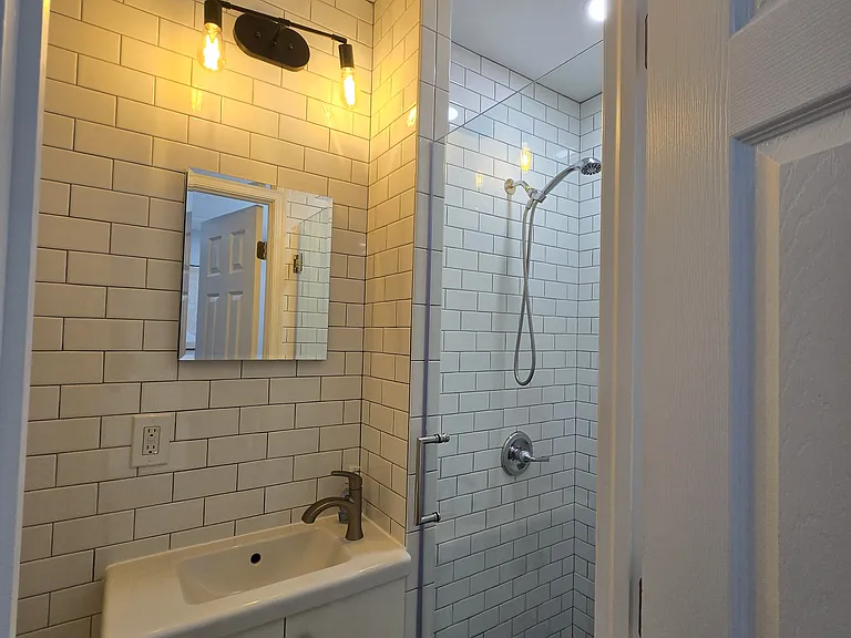 709 Pine St #202 — Photo 15