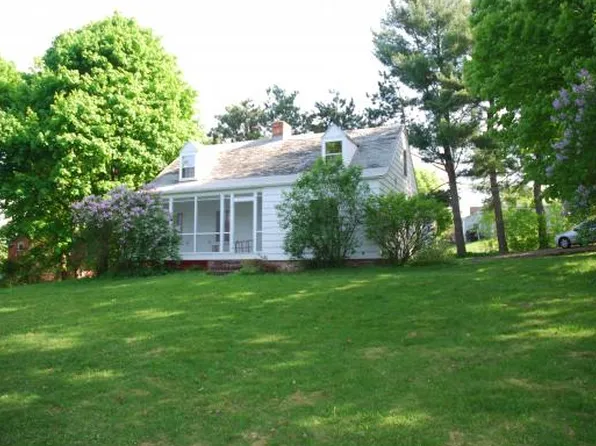 34 Smith St, Saint Albans, VT 05478