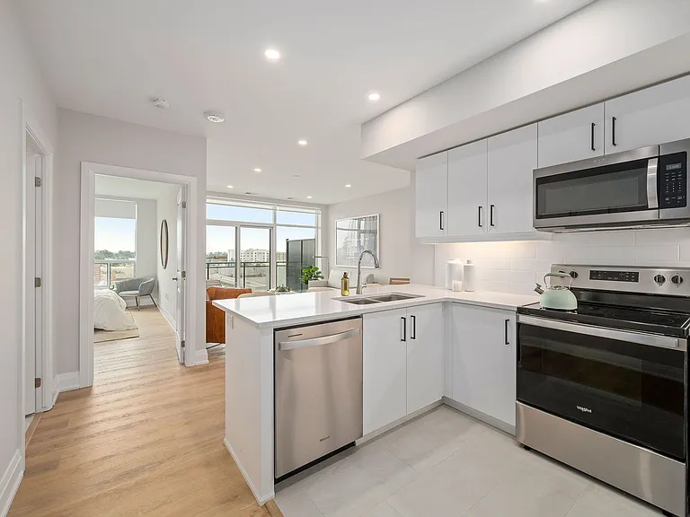 4286 King St E — Photo 17