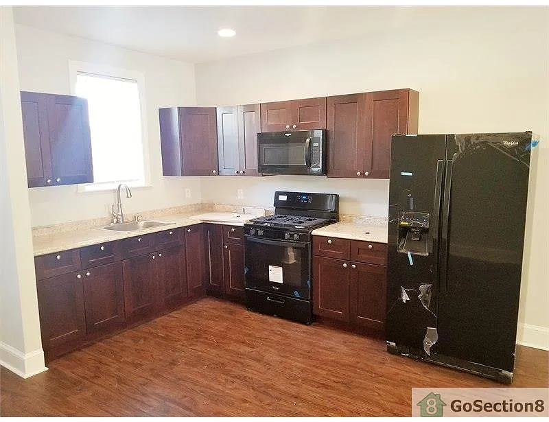 5717 Stewart St photo 1