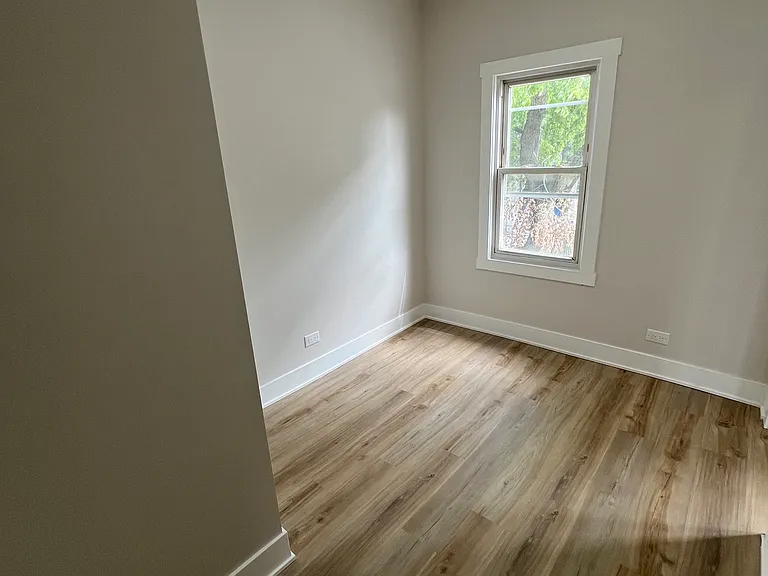 646 W 47th Pl #3 — Photo 12