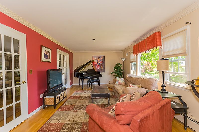 1st image of 5 Sunny Hill Dr