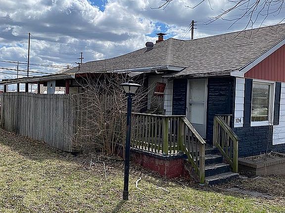2nd image of 104 Grand Ave