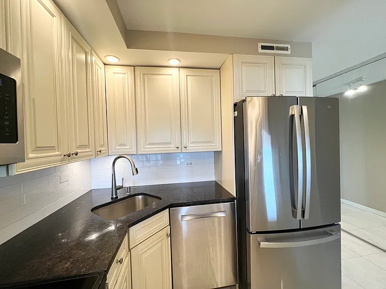 2650 N Lakeview Ave #3708 — Photo 7