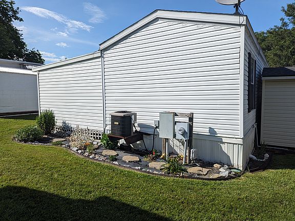 3rd image of 24 Blue Spruce Ln