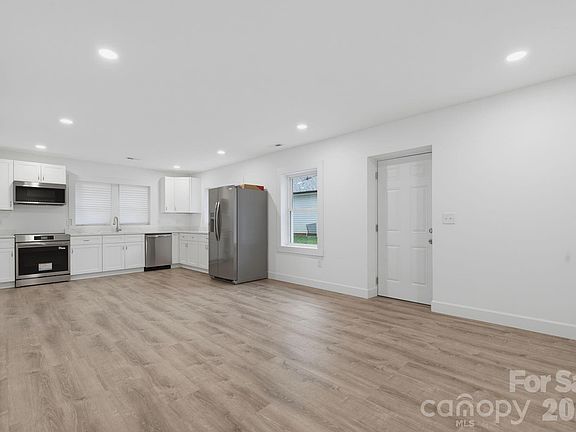 2nd image of 2211 2nd St