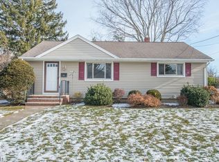 30 Stiles Ct, Pompton Lakes, NJ
