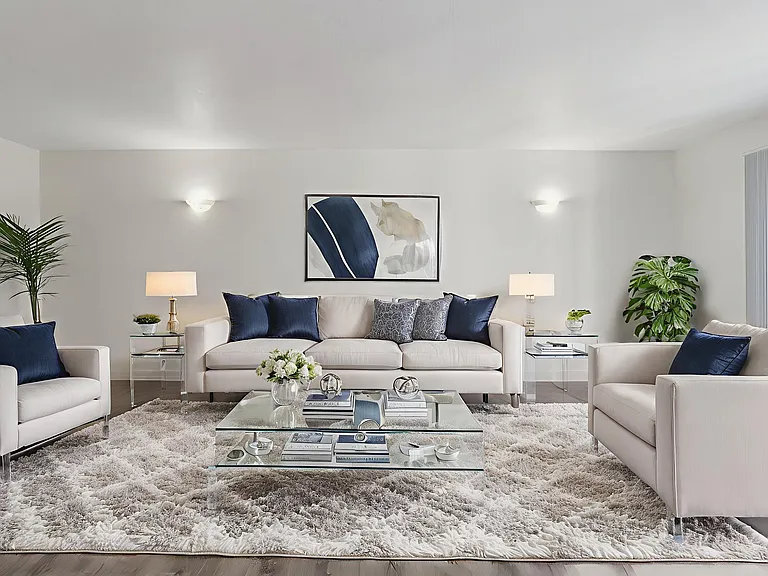 La Jollan Townhomes — Photo 9