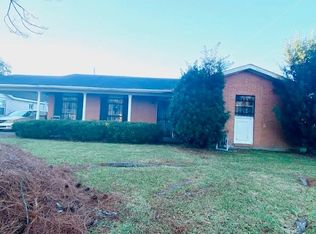 708 Fairlawn Dr, Gretna, LA 70056