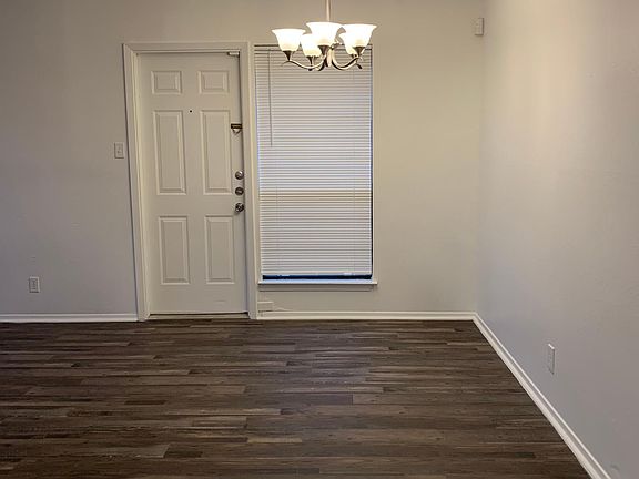 5th image of 2100 Courtney St #A