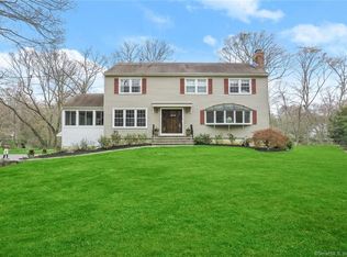 25 Bend Of River Ln, Stamford, CT 06902