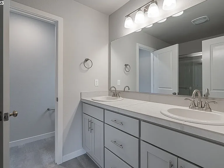 1436 N Steiwer Ln — Photo 8